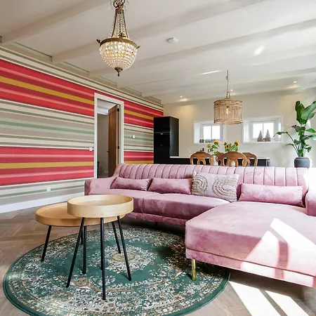 Apartment Farmhouse Cleopatra